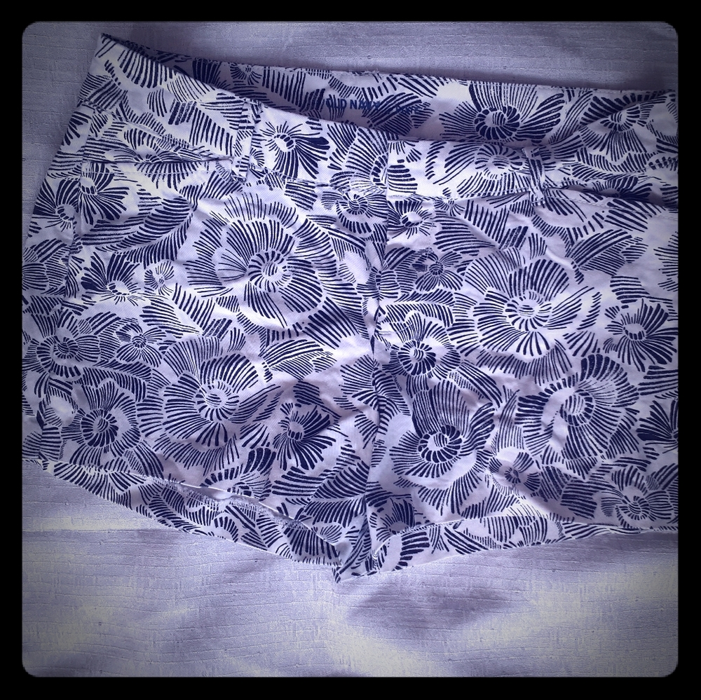 Old Navy Shorts - Navy Blue & White